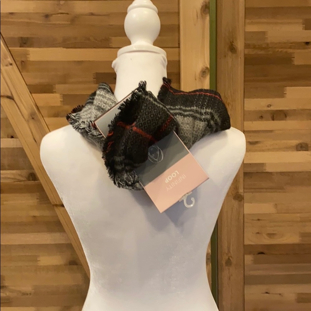NWT infinity 🧣 - Picture 2 of 2